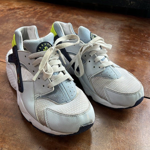 Nike Big Kids GS Huarache Run Shoes 7 Youth! Small flaw on the front. See pics. - Picture 3 of 9